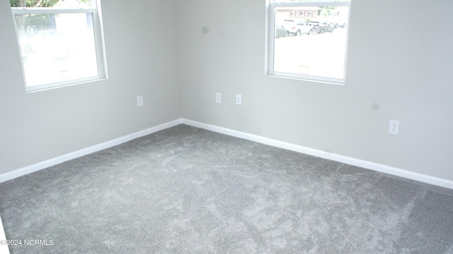 view of carpeted spare room