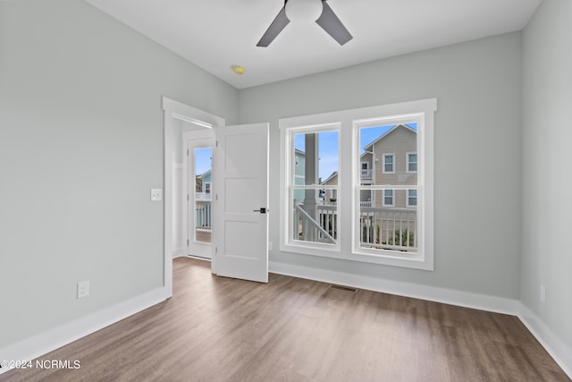 unfurnished room featuring dark hardwood / wood-style flooring and ceiling fan