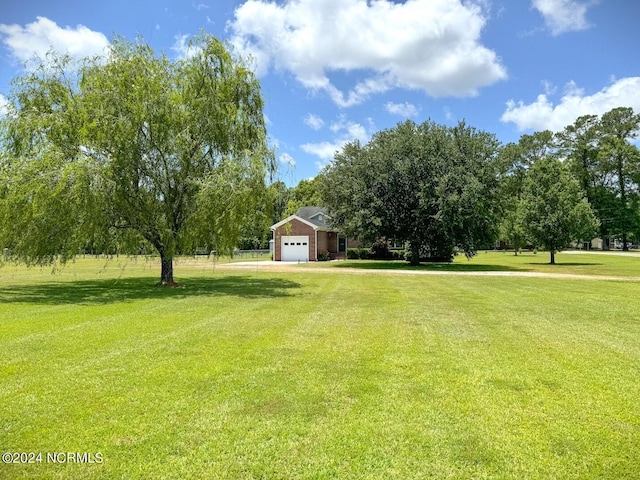 view of yard with a garage