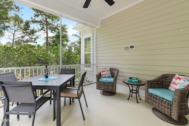 sunroom featuring ceiling fan