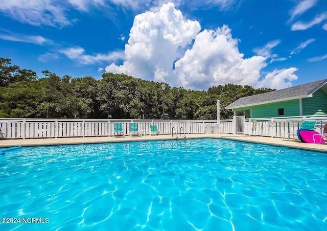 view of swimming pool