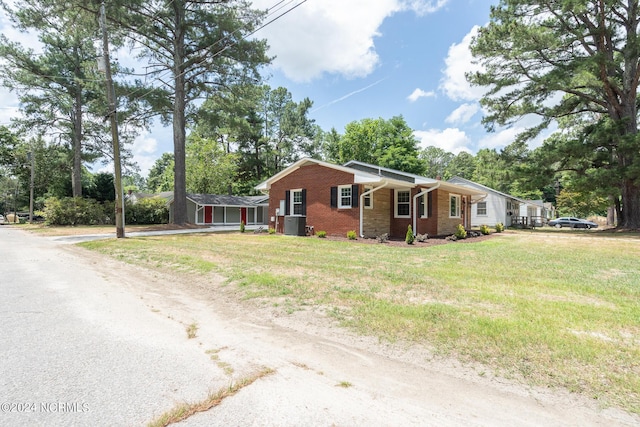 single story home featuring a front lawn