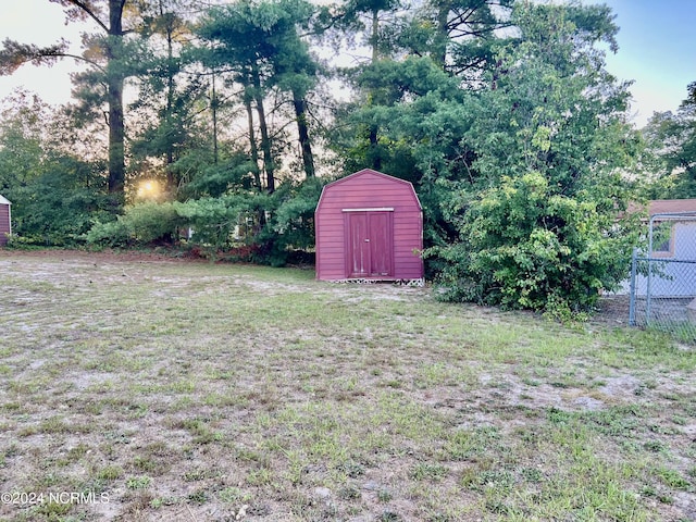 view of yard featuring an outbuilding and a storage unit