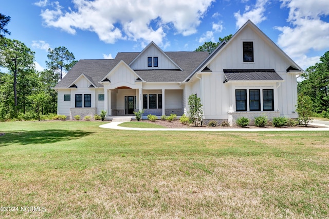 modern farmhouse featuring a front yard