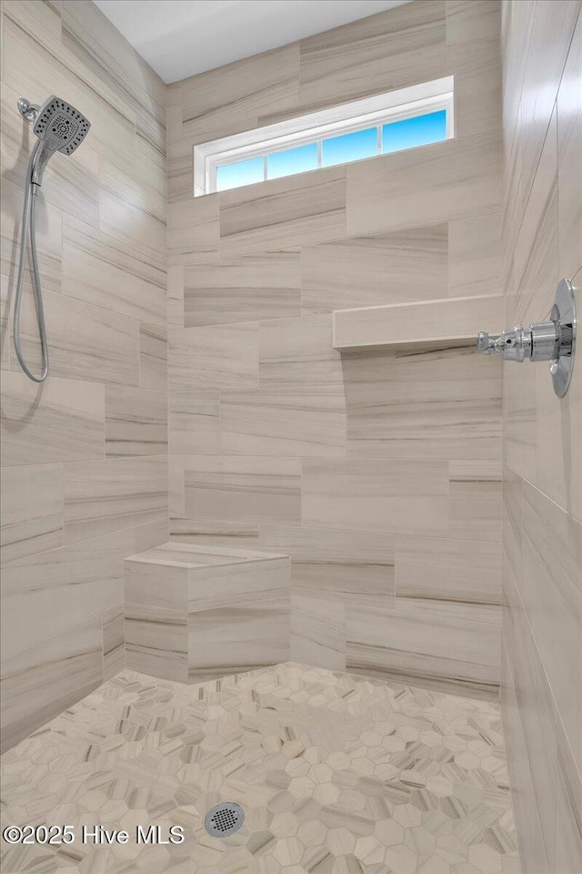 bathroom featuring a tile shower