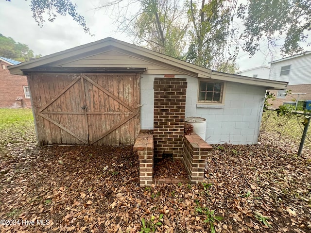 view of outbuilding