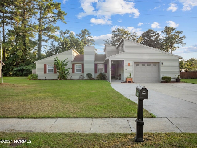 view of front facade featuring a garage and a front yard