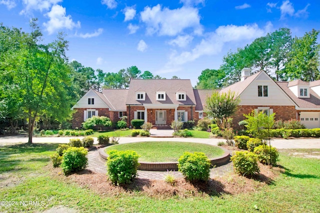 view of front of property with a front lawn