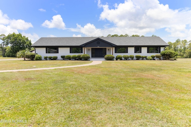 view of front of house with a front yard