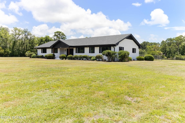 ranch-style house featuring a front lawn