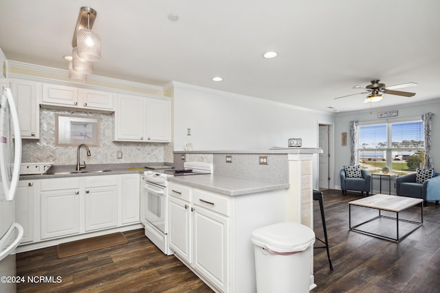 kitchen featuring white appliances, sink, white cabinetry, a kitchen bar, and kitchen peninsula