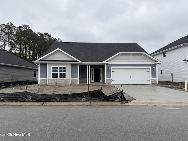 view of front facade featuring a garage