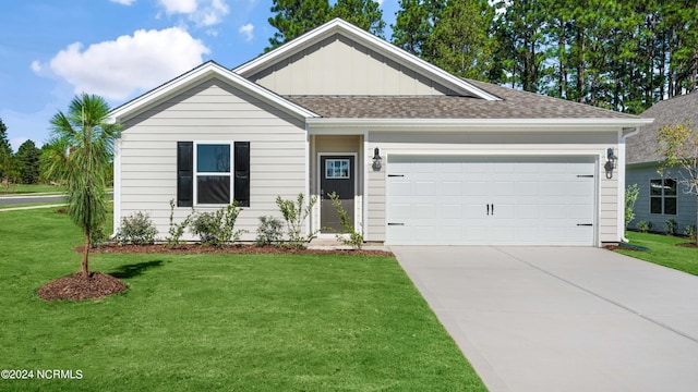 view of front of home featuring a front lawn and a garage