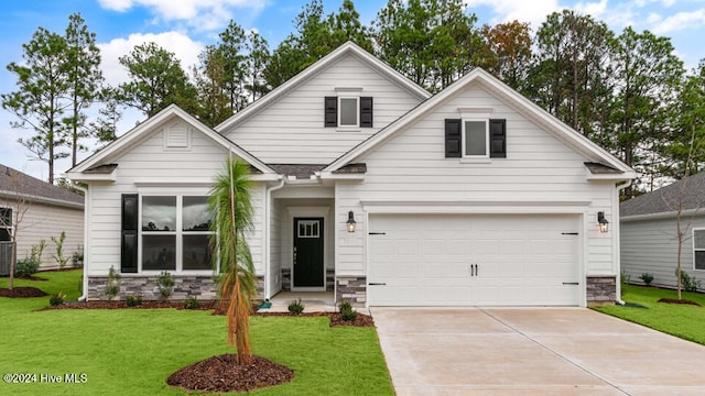 view of front of house featuring a garage and a front yard