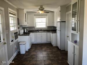 kitchen featuring white cabinets, ceiling fan, white appliances, and ornamental molding