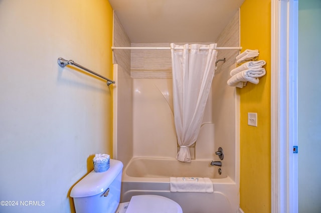 full bathroom featuring toilet and shower / tub combo with curtain