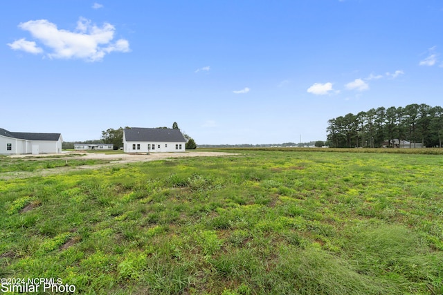 view of yard featuring a rural view