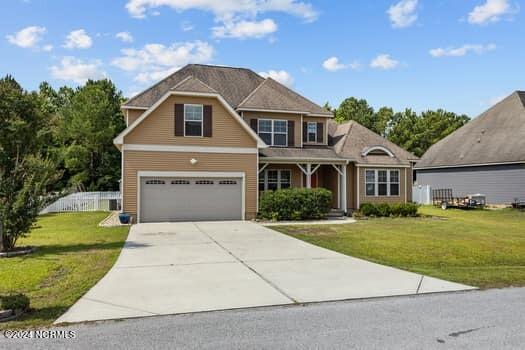 view of front facade featuring a front lawn and a garage