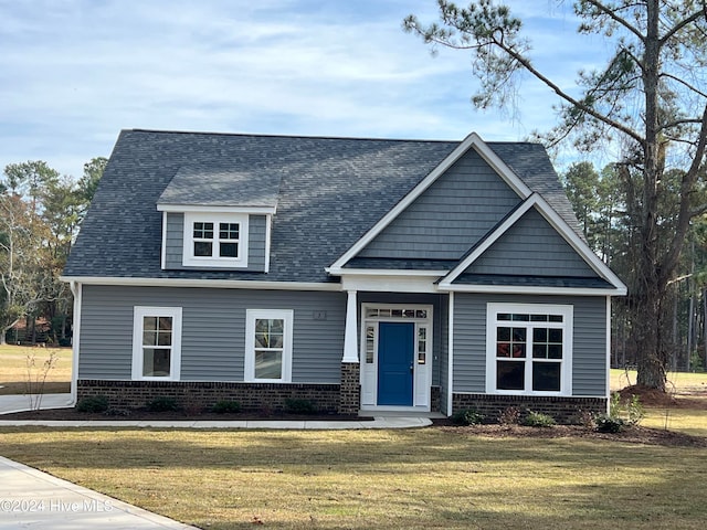 craftsman-style house with a front yard