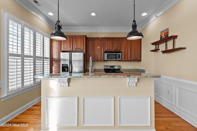 kitchen with stainless steel appliances, ornamental molding, light wood-type flooring, and visible vents