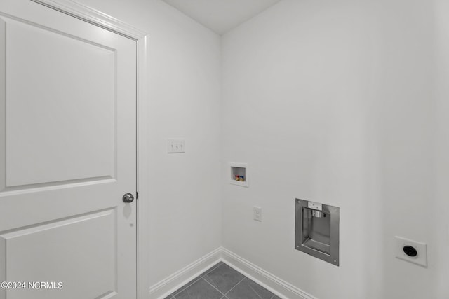 washroom featuring laundry area, baseboards, dark tile patterned floors, washer hookup, and electric dryer hookup