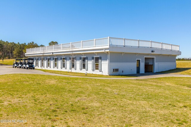 exterior space featuring a yard