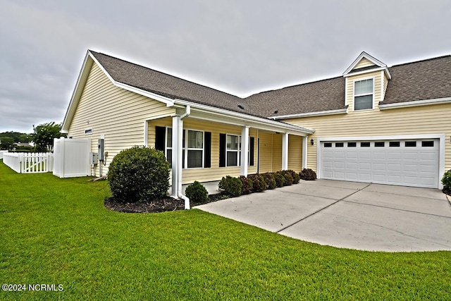 view of front of house featuring a porch and a front yard