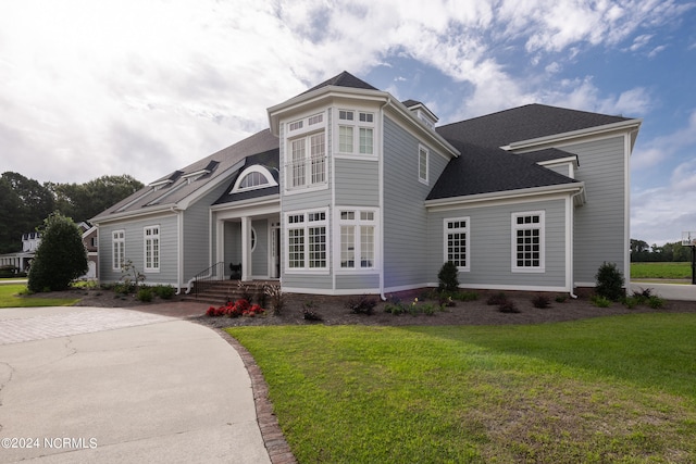 view of front of house featuring a front yard