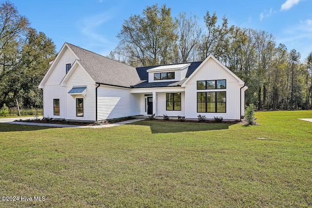 modern inspired farmhouse featuring a front yard