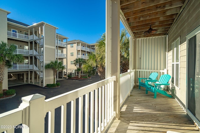 balcony featuring ceiling fan