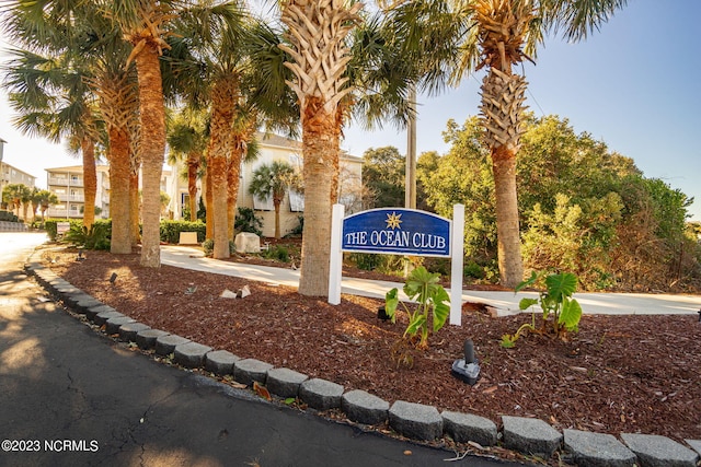 view of community / neighborhood sign