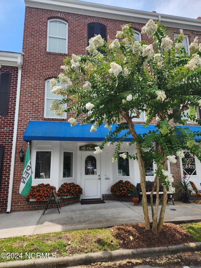 view of front of house featuring brick siding