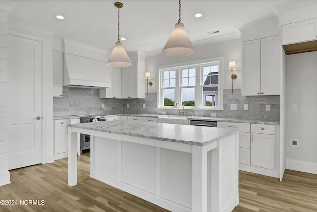 kitchen featuring light wood-type flooring, visible vents, appliances with stainless steel finishes, and a center island