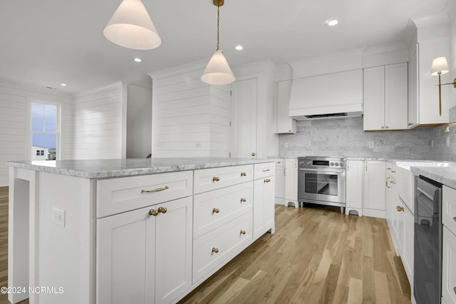 kitchen with premium range hood, tasteful backsplash, light wood-style floors, stainless steel stove, and dishwashing machine