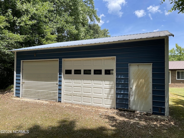 view of detached garage