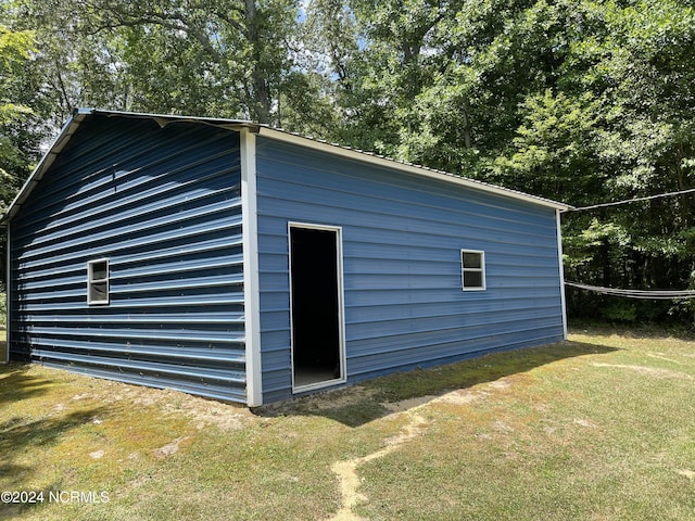 view of outdoor structure with an outbuilding