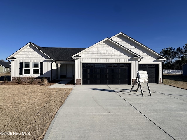 view of front facade featuring a garage