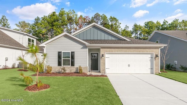 view of front of home featuring a garage and a front yard