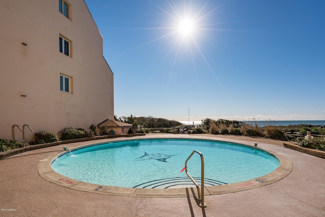 view of swimming pool