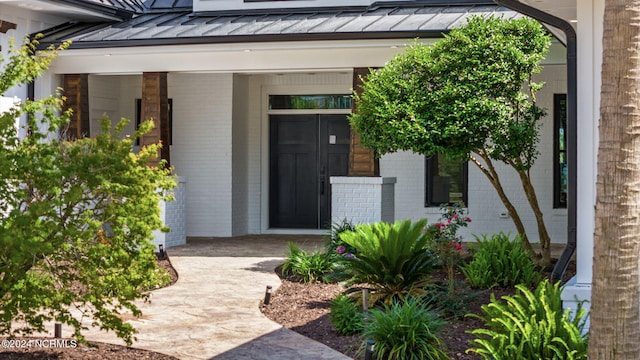 doorway to property with a porch