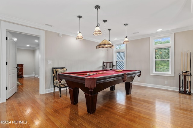 game room with ornamental molding, billiards, and light hardwood / wood-style flooring