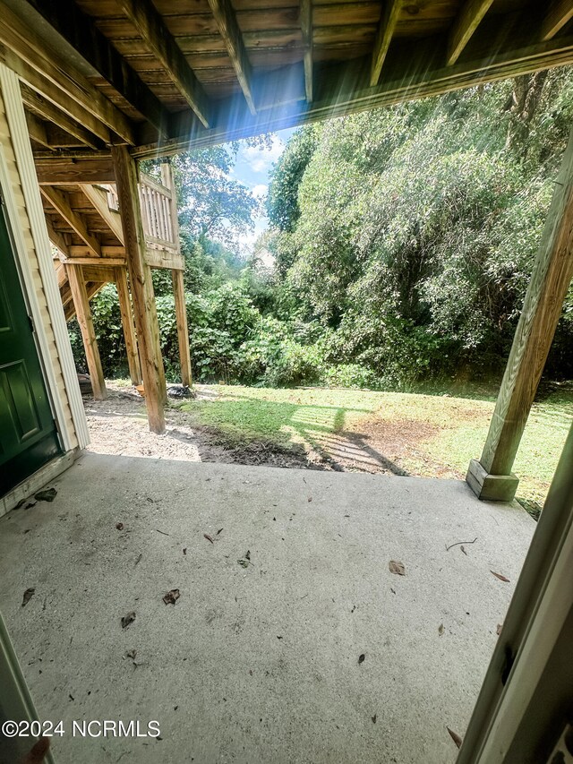 view of yard with a patio area