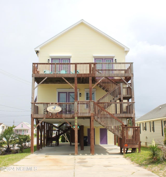 view of front of home featuring a carport