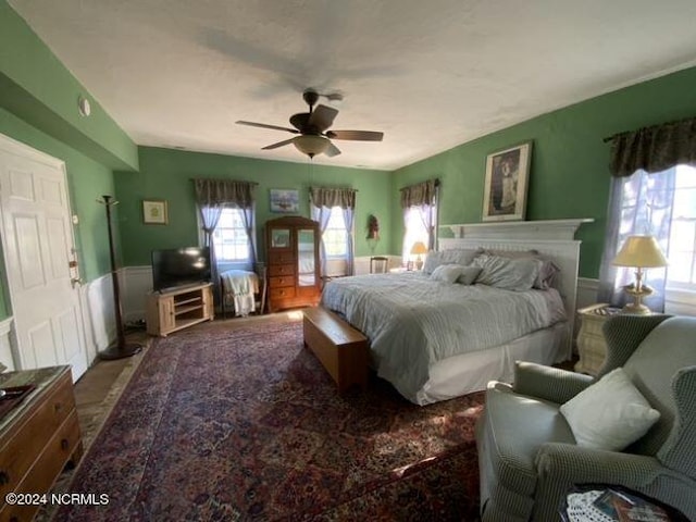 bedroom featuring ceiling fan