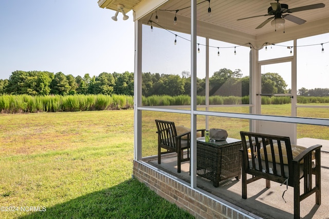 sunroom featuring ceiling fan