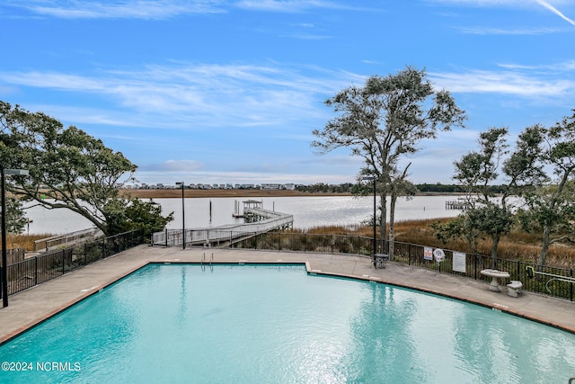 view of swimming pool featuring a water view