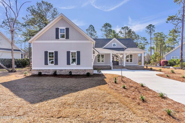 craftsman-style home with a front lawn and a garage