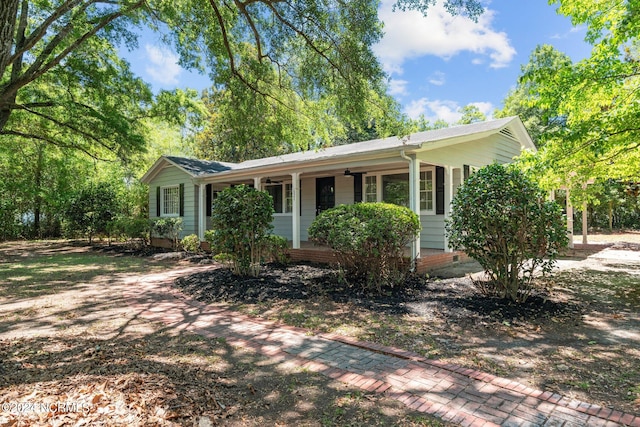 ranch-style home with a porch