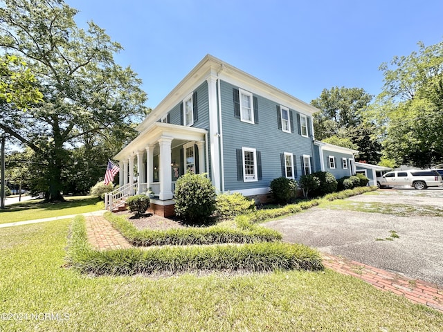 view of front of home featuring a front yard and covered porch