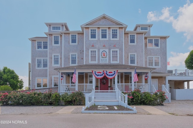 view of front facade with covered porch